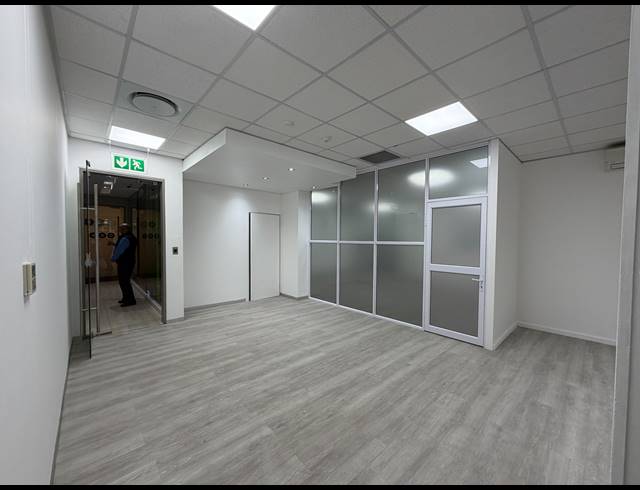 472M² BUILDING TO LET IN CLAREMONT